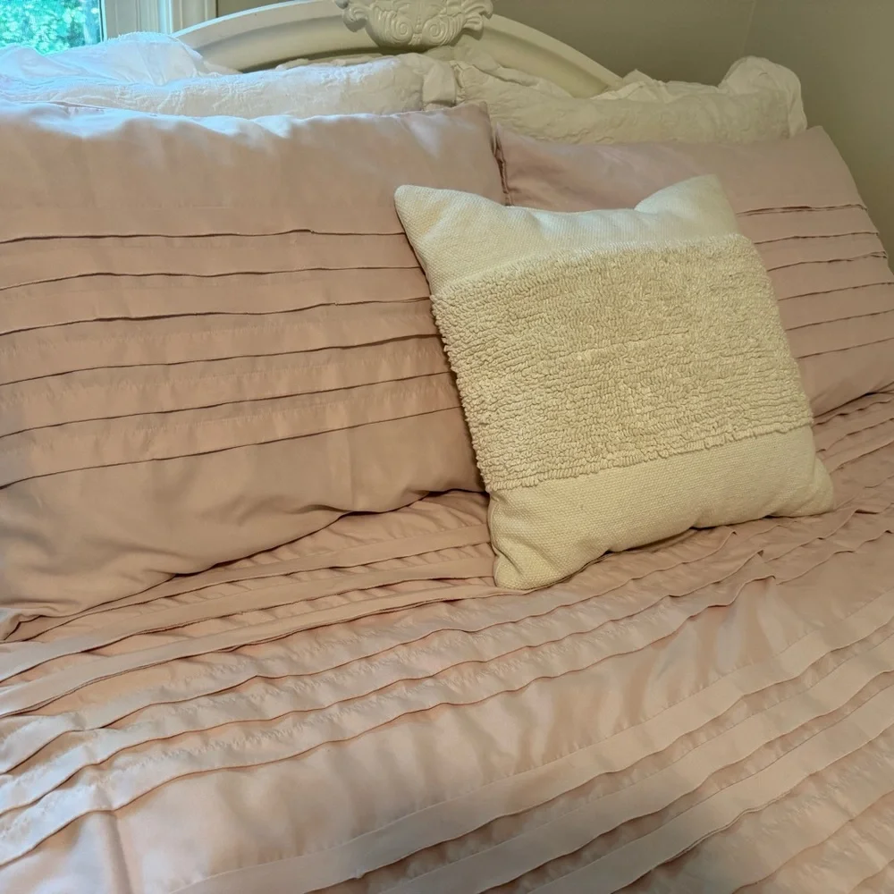 Pottery Barn Teen/Dorm Soft Pink Ruffled Duvet Set - Elegant Home Bedding